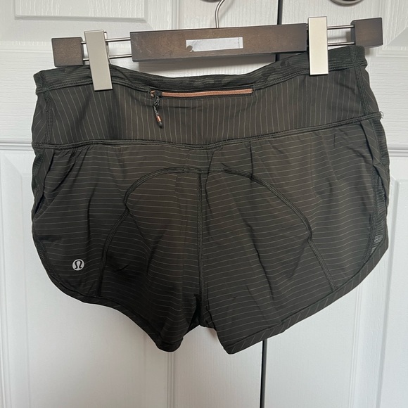 Lululemon Hotty Hot Low Rise Short - Picture 2 of 3